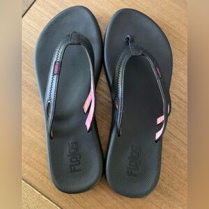 EUC WORN ONCE FLOJOS Women's Black and Pink Sandals - size 10